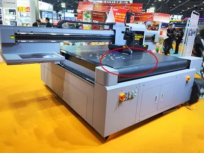 Plateau à dépression installé sur une machine d’impression