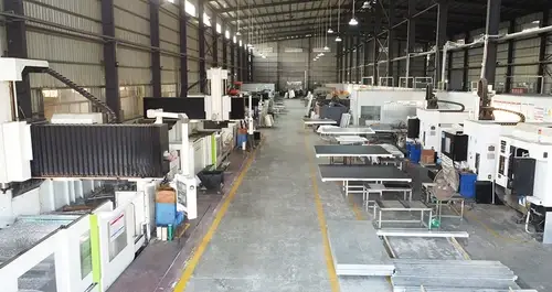 Atelier d'usinage à portique CNC à grande échelle